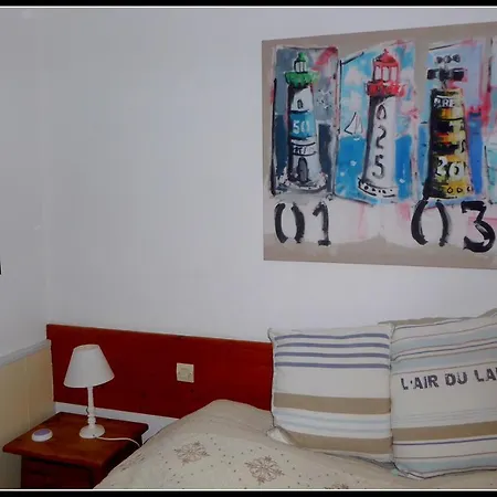 Les Bains Nyaraló